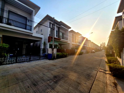 บ้านเดี่ยว เมืองสมุทรปราการ สมุทรปราการ : บ้านแฝด 35.1 ตร.วา ปัญฐิญา แพรกษา เมืองสมุทรปราการ สมุทรปราการ 3.8M