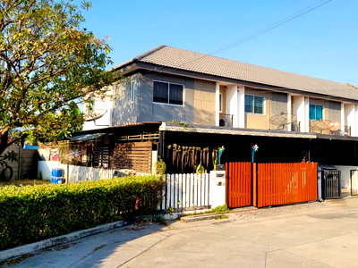 Townhouses for sale Si Racha Chonburi : TOWN HOUSE 28 Sq.w. Si Racha Chonburi for 2.1M