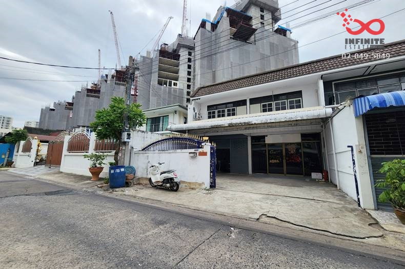 รูป ขายทาวน์เฮาส์ ถนนประชาอุทิศ ใกล้ MRT ห้วยขวาง 2 คูหา 2 ชั้น 48 ตร.ว.  - รูปที่ 1/10