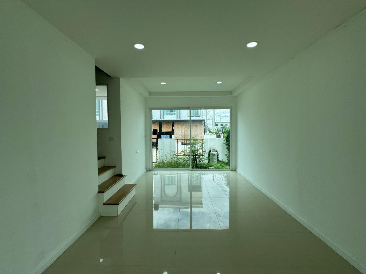 รูป 🏡 ทาวน์โฮมหลังใหญ่ ทำเลกรุงเทพ–ปทุม เดินทางสะดวก พร้อมเข้าอยู่ | ชีวาโฮม กรุงเทพฯ–ปทุม - รูปที่ 2/12