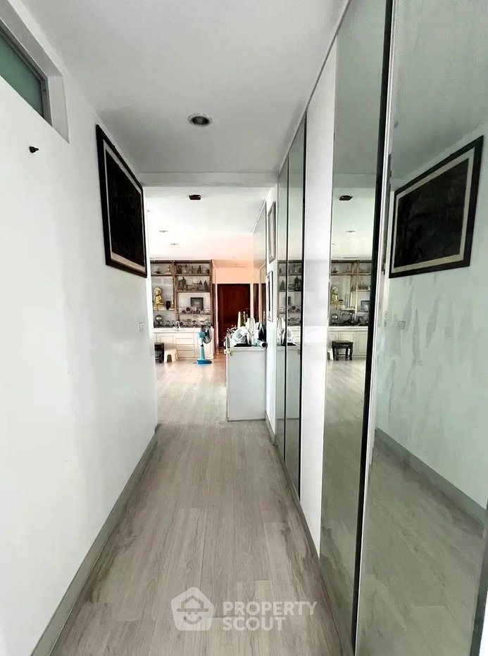 รูป คอนโด 4 ห้องนอนให้เช่า ซายชล แมนชั่น ชั้น 11 ใกล้ BTS สะพานตากสิน (ID 2873639) - รูปที่ 7/8