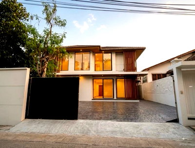 บ้านเดี่ยว ดิ เอ็มควอเทียร์ : S1214 ✨ บ้านเดี่ยว ใจกลางสุขุมวิท 71 เดินทางไปทองหล่อเพียง 10 นาที ‼️ราคาพิเศษ เพียง 28,000,000 บาท 🔥
