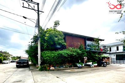 บ้านเดี่ยว ถนนรัชดา-รามอินทรา : ขายบ้านเดี่ยว 2ชั้น หลังมุม นวมินทร์ 86 หมู่บ้านเดอะแพลนท์  ใกล้รถไฟฟ้าสายสีชมพู