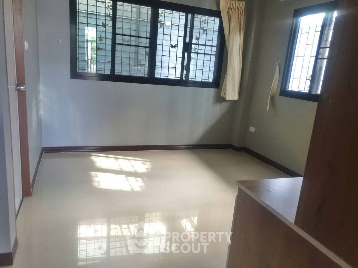 รูป บ้าน 5 ห้องนอน พื้นที่ 300 ตร.ม. ใกล้สนามบินเชียงใหม่ สุเทพ (ID 2870818) - รูปที่ 9/17