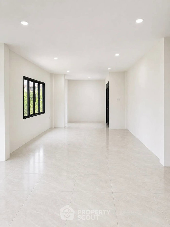 picture 3-BR House For Sale At Ladawan Srinakarin, Samrong Nuea (ID 2874767) - 11/16
