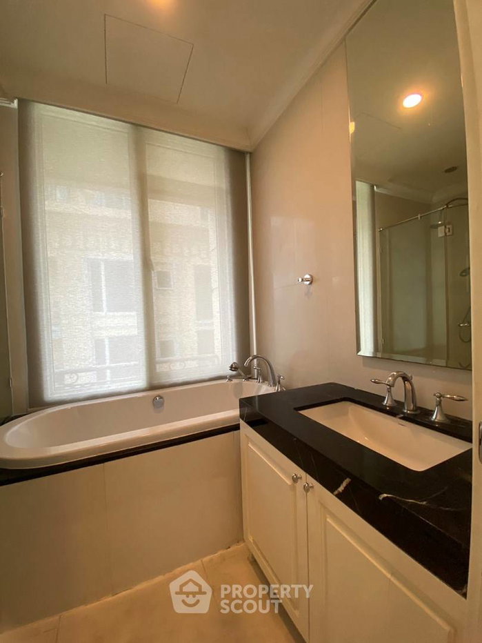 รูป คอนโด 2 ห้องนอน ชั้น 24 Royce Private Residences ใกล้ MRT สุขุมวิท (ID 2874006) - รูปที่ 12/15