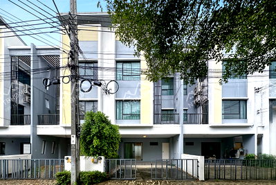 ทาวน์โฮม ถนนราชพฤกษ์ : ทาวน์โฮม 3 ชั้น ธนาคลัสเตอร์ ราชพฤกษ์ – สถานีบางพลู ต้นโครงการ แปลงหน้าสวน พร้อมอยู่ ใกล้ MRT สายสีม่วง สถานีบางรักใหญ่