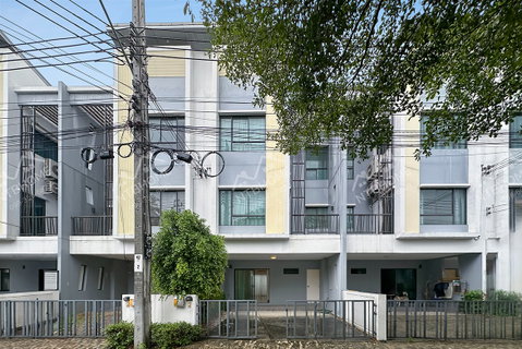ทาวน์โฮม 3 ชั้น ธนาคลัสเตอร์ ราชพฤกษ์ – สถานีบางพลู ต้นโครงการ แปลงหน้าสวน พร้อมอยู่ ใกล้ MRT สายสีม่วง สถานีบางรักใหญ่