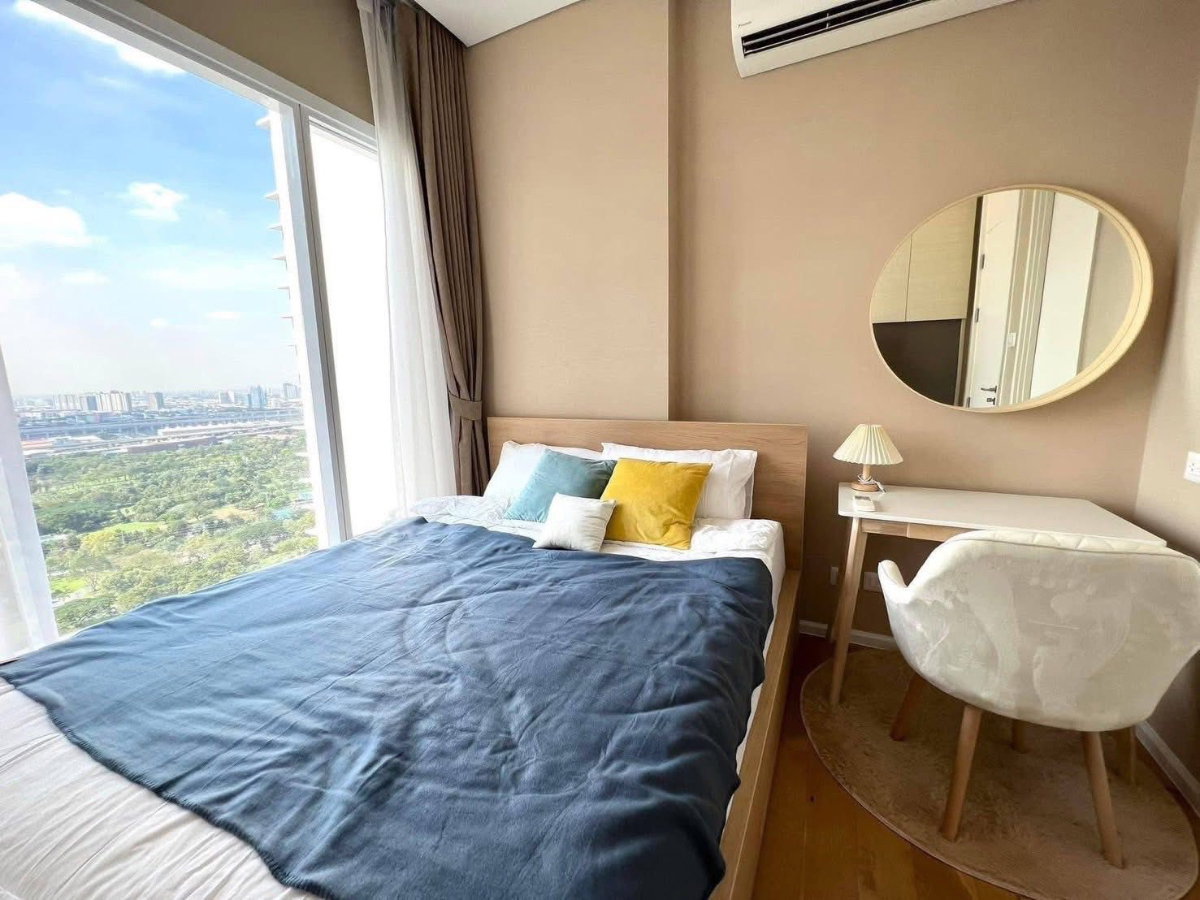 รูป 🏙️ สัมผัสชีวิตเหนือระดับ! คอนโด The Saint Residences พร้อมเฟอร์นิเจอร์ครบ (DSL2246) - รูปที่ 2/8