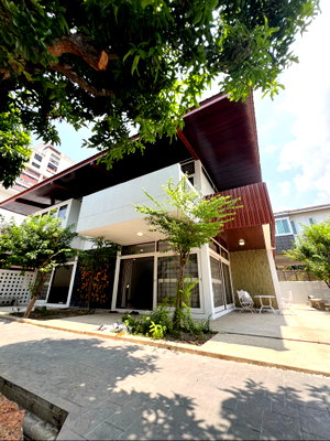 เช่าบ้านเดี่ยว ถนนเพชรบุรี กรุงเทพฯ : 🏡✨ For Rent | ให้เช่า บ้านเดี่ยวสุขุมวิท 71 รีโนเวทใหม่ทั้งหลัง สไตล์คลาสสิค ใกล้โรงเรียนนานาชาติ 