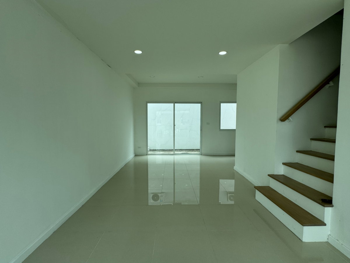 รูป 🏡 ทาวน์โฮมหลังใหญ่ ทำเลกรุงเทพ–ปทุม เดินทางสะดวก พร้อมเข้าอยู่ | ชีวาโฮม กรุงเทพฯ–ปทุม - รูปที่ 3/12