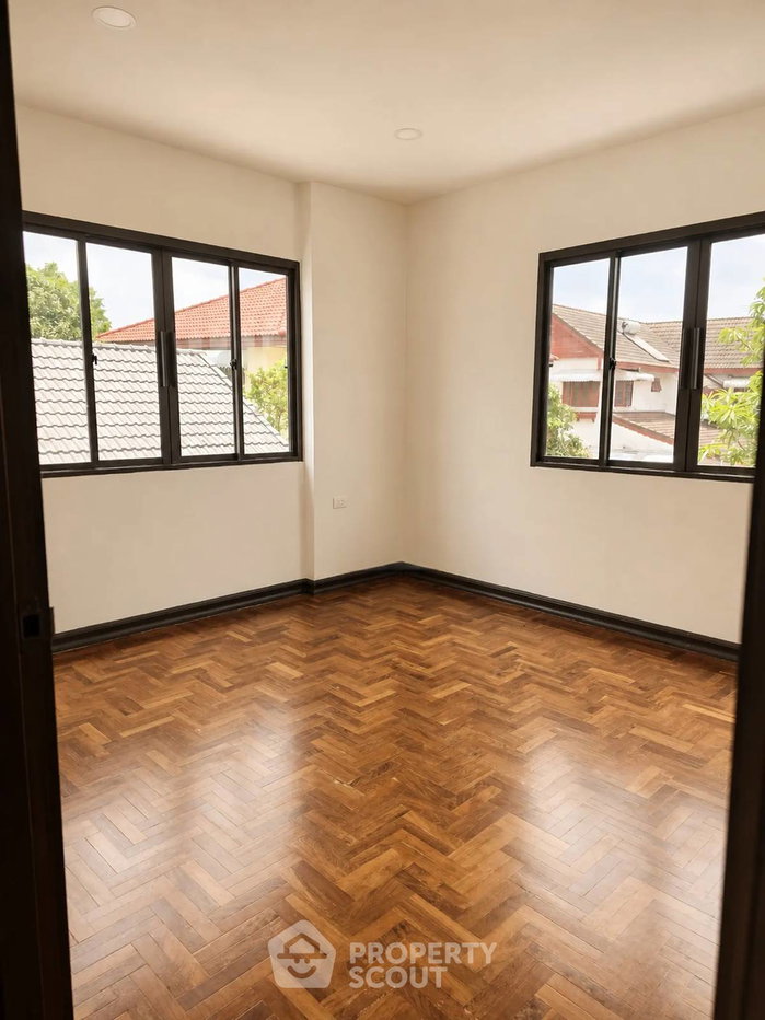 picture 3-BR House For Sale At Ladawan Srinakarin, Samrong Nuea (ID 2874767) - 8/16
