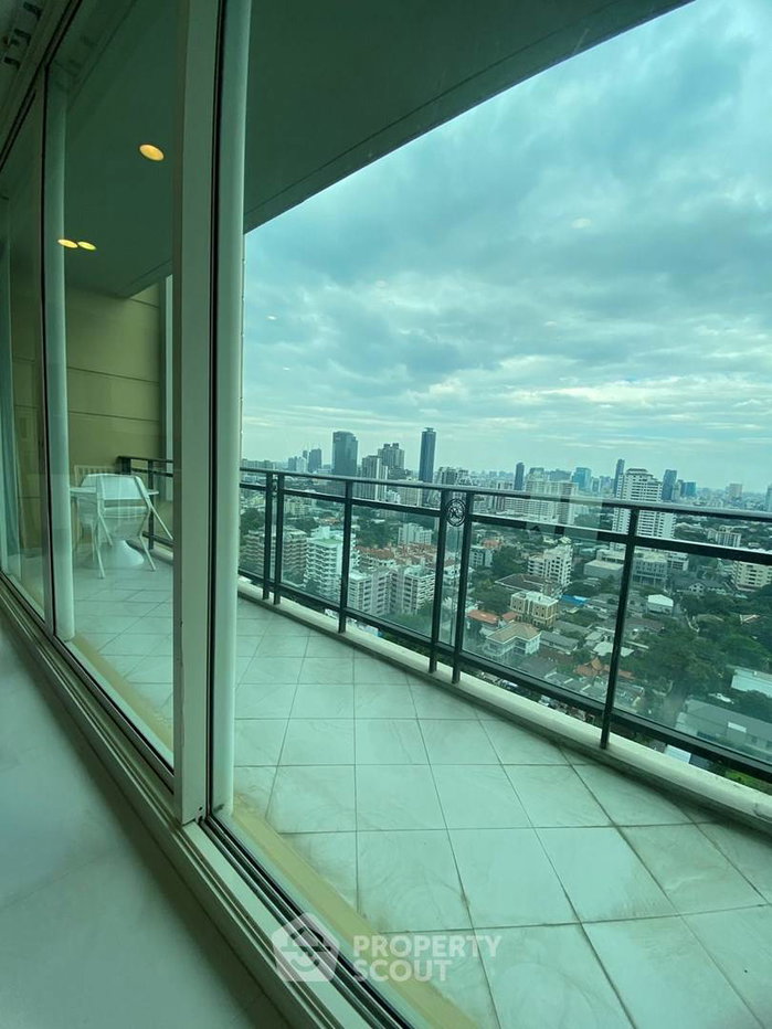 รูป คอนโด 2 ห้องนอน ชั้น 24 Royce Private Residences ใกล้ MRT สุขุมวิท (ID 2874006) - รูปที่ 3/15
