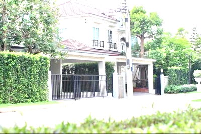 บ้านเดี่ยวให้เช่า : ให้เช่า แกรนดิโอ ลาดพร้าว-เกษตรนวมินทร์ (Grandio Ladprao-Kaset Nawamin) อยู่ซอยนวมินทร์ 42 ใกล้บิ๊กซีสุขาภิบาล1