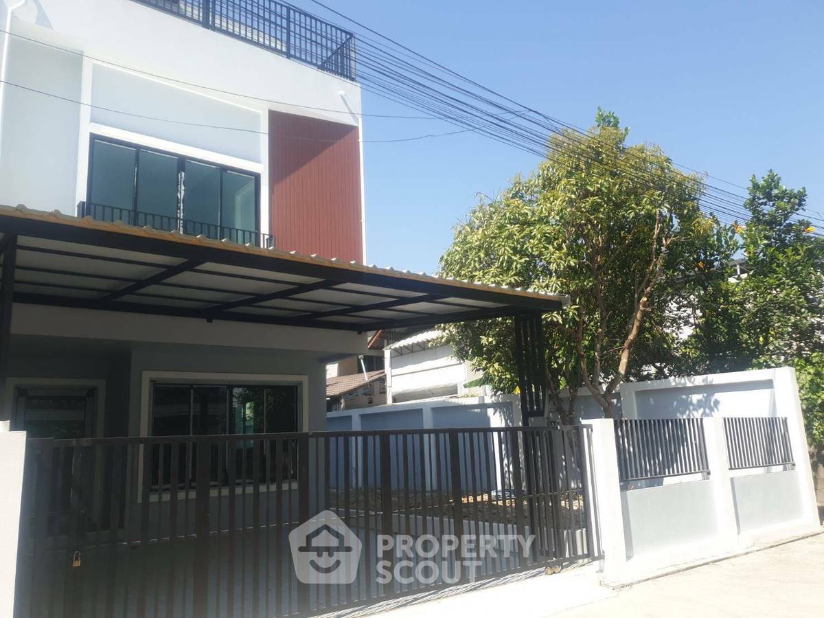 รูป ทาวน์เฮ้าส์ 3 ห้องนอน พื้นที่ 250 ตร.ม. ใกล้สนามบินเชียงใหม่ (ID 2870816) - รูปที่ 1/15