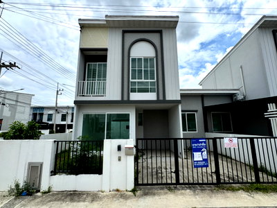 ทาวน์โฮมให้เช่า : 🏡 ทาวน์โฮมหลังใหญ่ ทำเลกรุงเทพ–ปทุม เดินทางสะดวก พร้อมเข้าอยู่ | ชีวาโฮม กรุงเทพฯ–ปทุม