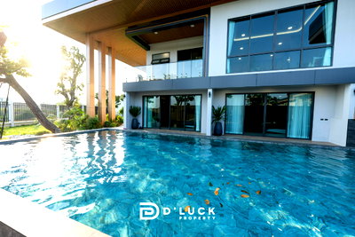 บ้านเดี่ยว หนองปรือ ชลบุรี : ขายวิลล่าหรู ระดับ 𝐔𝐥𝐭𝐫𝐚-𝐋𝐮𝐱𝐮𝐫𝐲 ในพัทยา 8 ห้องนอน วิวทะเลสาบ