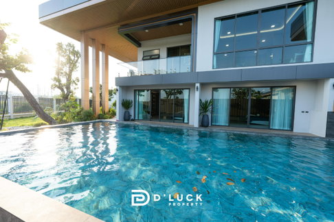 Ultra-Luxury Villa for Sale in Pattaya - 8 Bedroom - Lake View