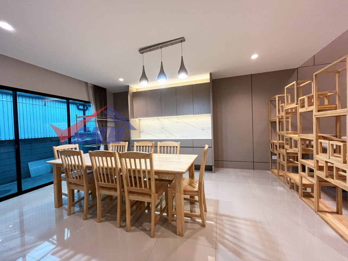 รูป 🏙️ ให้เช่าทาวน์โฮม Nirvana Define Srinakarin - Rama 9 - บ้านสวยพร้อมอยู่ ทำเลดีมาก ใกล้โรงเรียนนานาชาติ! - รูปที่ 3/12