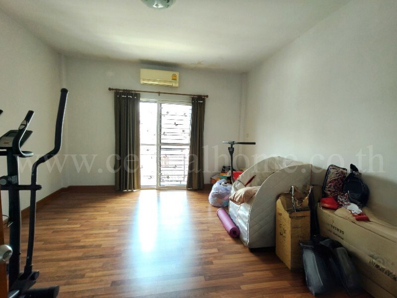 รูป ทาวน์เฮ้าส์ 3 ชั้น หมู่บ้านไพโรจน์ โครงการ 5 บางนา ทำเลดี ราคาถูก - รูปที่ 13/16