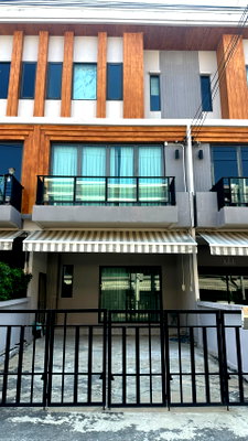 Townhouses for rent วิทยาลัยดุสิตธานี : ✨For rent Town House Eigen Pattanakarn 99 ✨LineID: @Propvel (with @ in front)✨