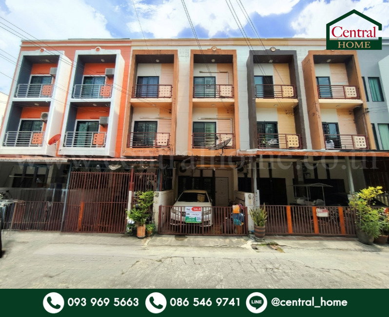 รูป ทาวน์เฮ้าส์ 3 ชั้น หมู่บ้านไพโรจน์ โครงการ 5 บางนา ทำเลดี ราคาถูก - รูปที่ 1/16