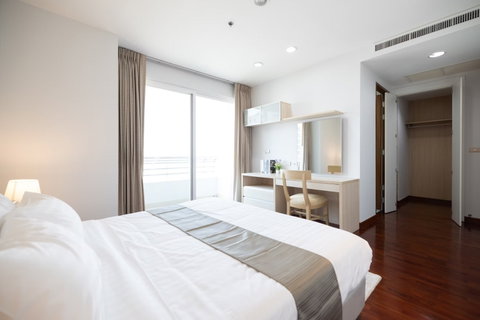 รูปภาพ LTH15323 -🌆 Comfort Above the City | High-Floor Condo Phrom Phong | 74K 