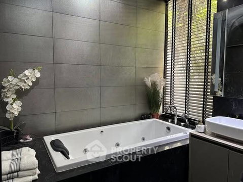 Pet-Friendly 2-BR 160 Sqm Condo At M Silom, 400m to BTS Chong Nonsi (ID 2675587)