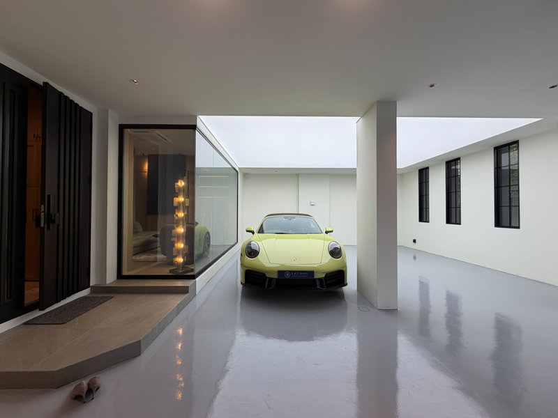 Houses for sale : Pool villa, location on Rama 9 Road, near the nine Rama 9 at Daven Rama 9.