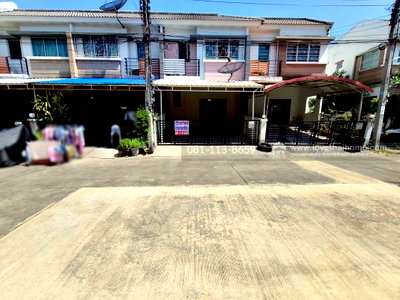Townhouses for sale Pracha Uthit Road : Two-story townhouse for sale in Town Plus Pracha Uthit village, next to Big C Pracha Uthit. Land area 18.7 sq.wa.