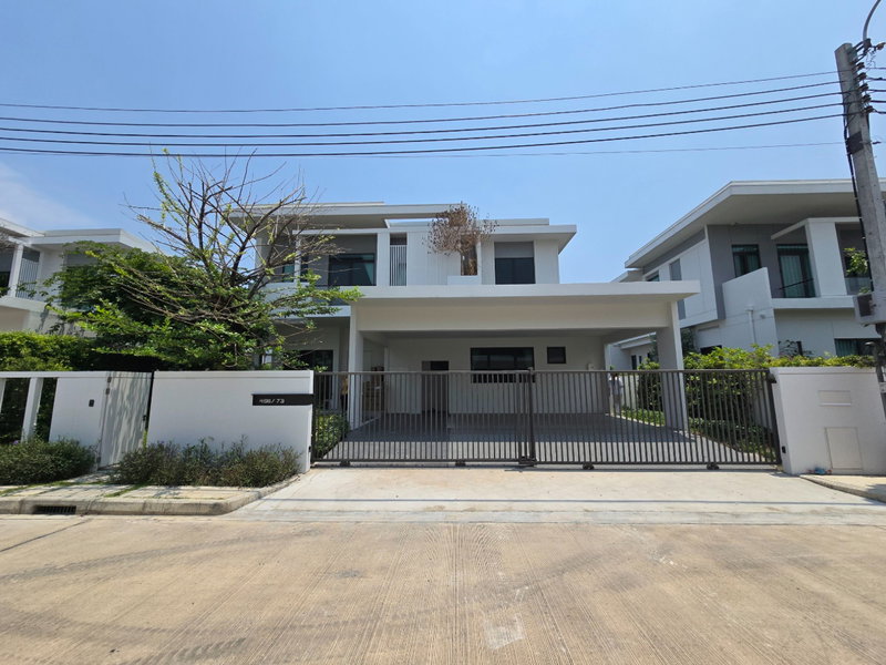 Houses for rent : Luxury House for Rent: Mantana Bangna KM 15, 4 Bedroom, 240 sqm.