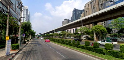 Land for sale Krung Thon Buri Station : Land with Building for Sale | Rare Prime Location on Krung Thon Buri Soi 5 – Only 3 Minutes to BTS Krung Thon Buri