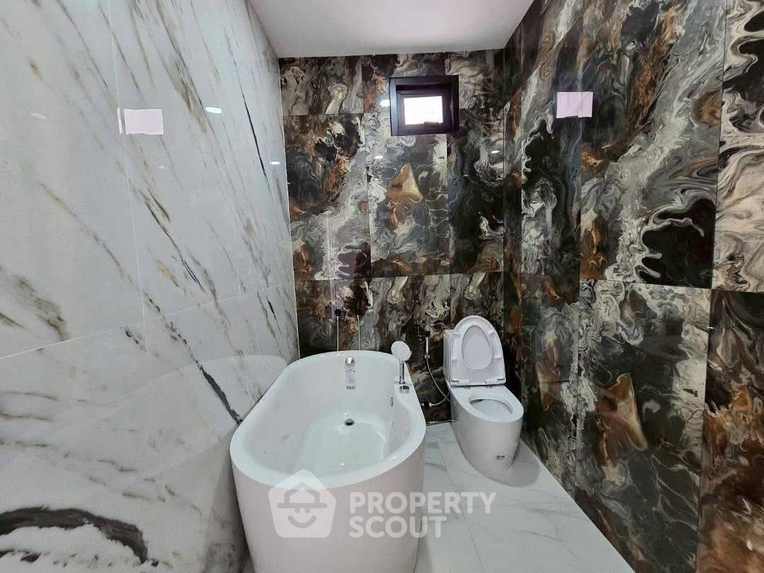 รูป บ้านเช่า 3 ห้องนอน พร้อมเลี้ยงสัตว์ได้ ในอีสท์พัทยา (หนองปรือ) (ID 2878066) - รูปที่ 9/15