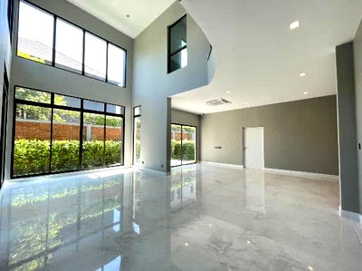 บ้านเดี่ยว สนามบินสุวรรณภูมิ : (ขาย!) Grand Bangkok Boulevard East Rama 9 บ้านเปล่า 110ตรวไม่เคยอยู่