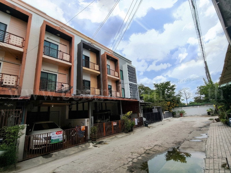 รูป ทาวน์เฮ้าส์ 3 ชั้น หมู่บ้านไพโรจน์ โครงการ 5 บางนา ทำเลดี ราคาถูก - รูปที่ 16/16