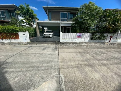 Two-story detached house for sale in Pruksalada Phetkasem-Phutthamonthon Sai 4 Village, Phutthasakhon Road, Krathum Rai, Samut Sakhon. 51.5 sq.wa.