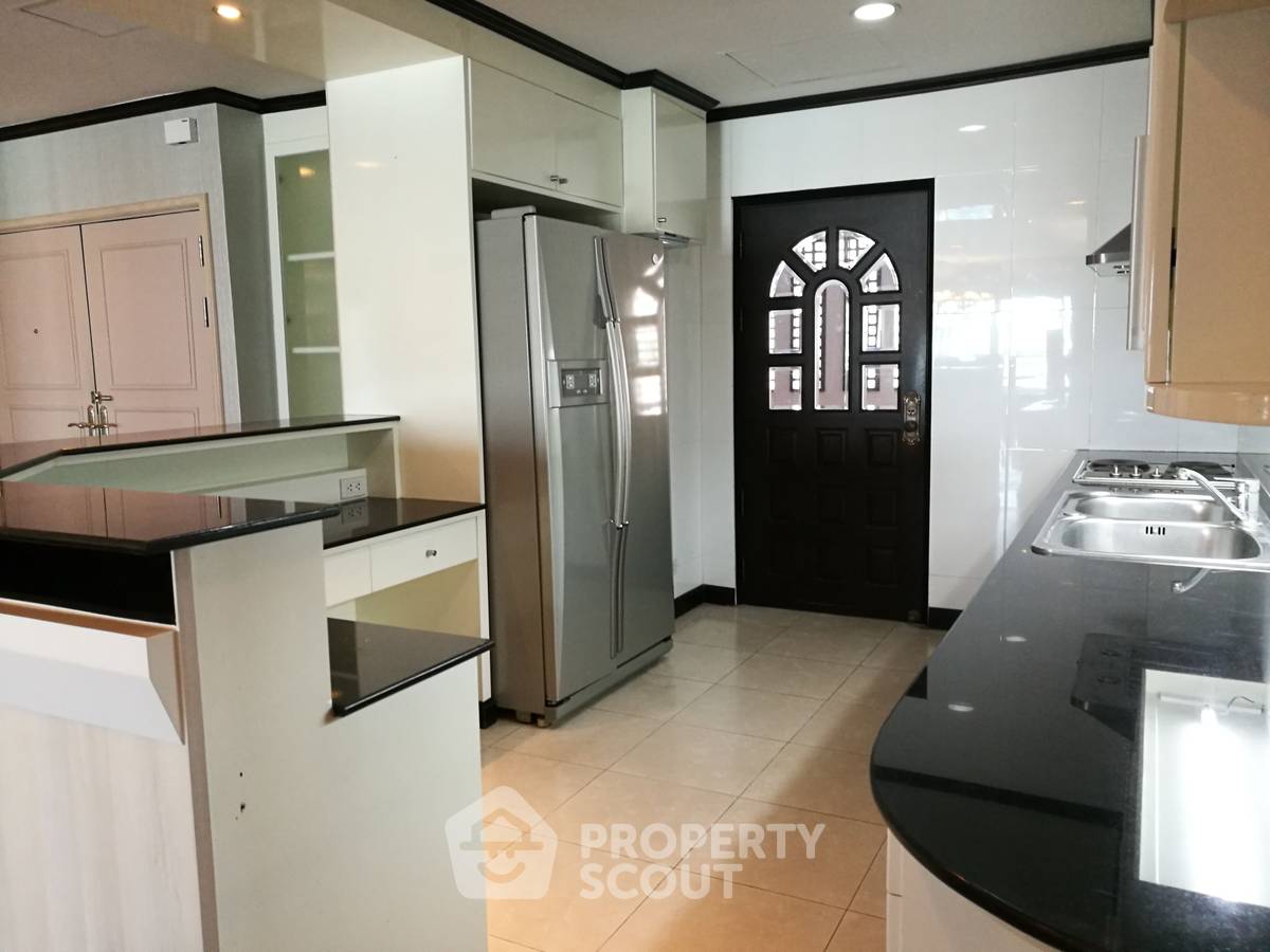 รูป คอนโด 3 ห้องนอน ชั้น 31 ขนาด 208 ตร.ม. Sathorn Gardens ใกล้ MRT Silom (ID 2877147) - รูปที่ 15/23