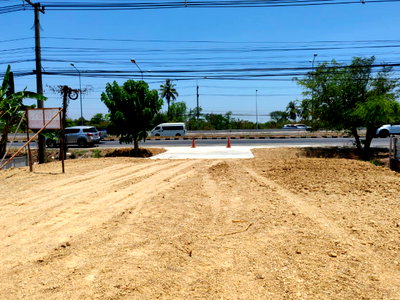 Land for rent Petchburi : Land for rent, located on Phetkasem Road, Khao Yoi, Phetchaburi.