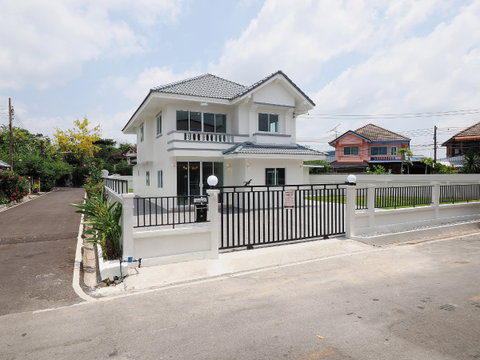 ขายราคาพิเศษ บ้านเดี่ยว 2 ชั้น ม.เบญจทรัพย์นคร ขนาด 126.1 ตร.ว 6 นอน 2 น้ำ  วัสดุพรีเมี่ยม พร้อมเฟอร์ เข้าอยู่ได้ทันที [เอกชัย-พระราม2]