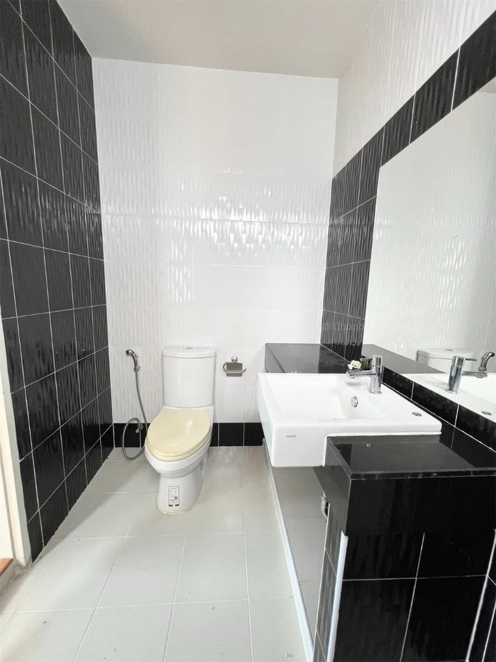 รูป ขายบ้านแฝดรีโนเวทใหม่ทั้งหลัง ใกล้ สวนเสือศรีราชา - รูปที่ 4/14