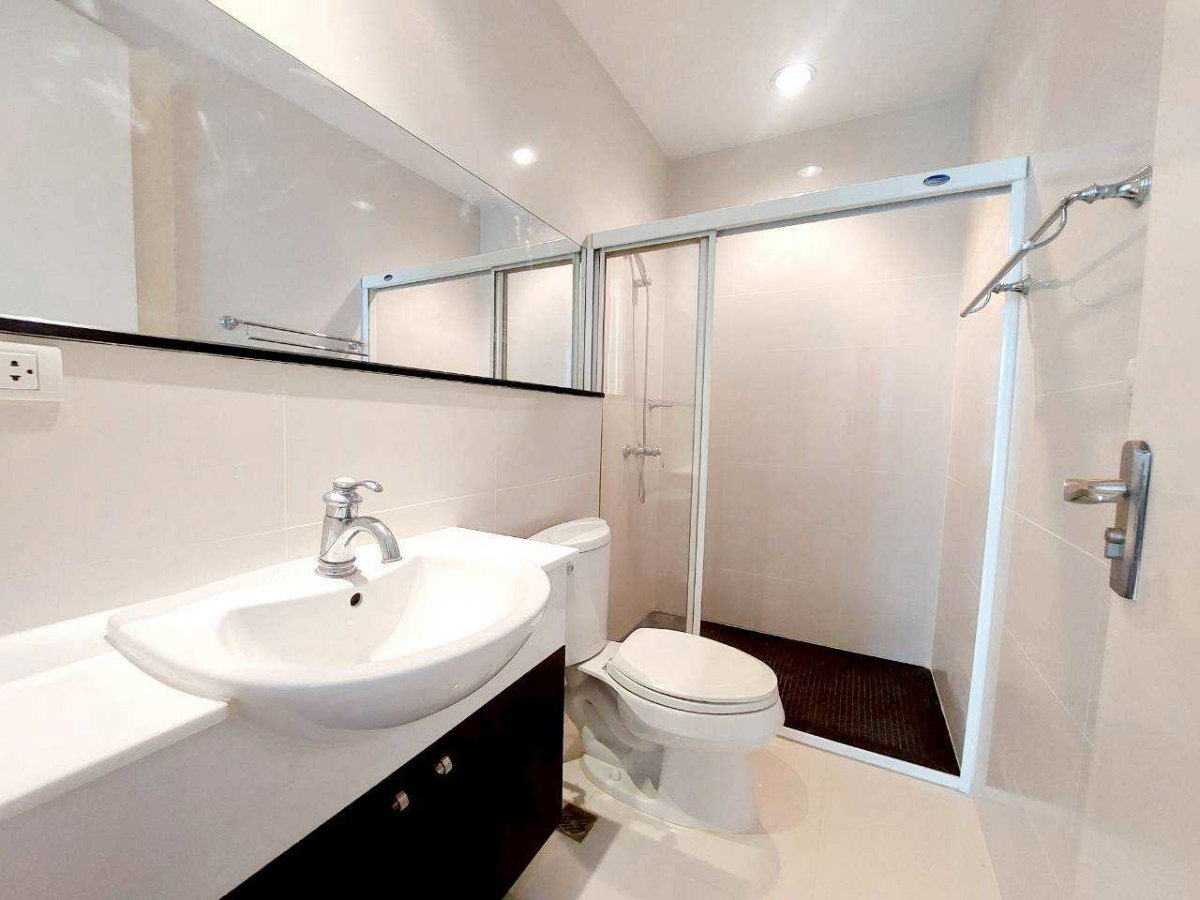 รูป  ขาย The Address Chidlom ชั้น 16 ตึก A 72 ตรม  2นอน 2น้ำ เฟอร์นิเจอร์และชุดครัว Built-in พร้อมเครื่องใช้ไฟฟ้า อ่างอาบน้ำ - รูปที่ 10/12