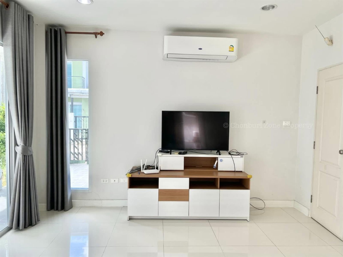 รูป ขายบ้านแฝดรีโนเวทใหม่ทั้งหลัง ใกล้ สวนเสือศรีราชา - รูปที่ 13/14