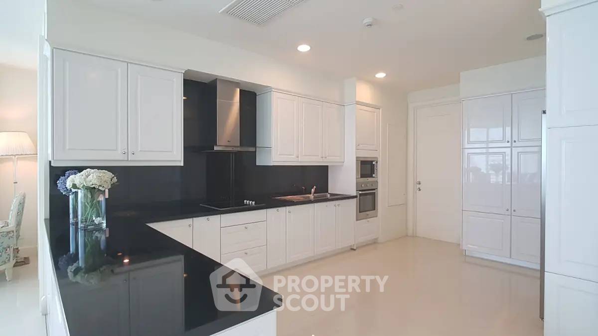 รูป คอนโด 4 ห้องนอน 355 ตร.ม. ชั้น 20 โครงการ Royce Private Residences ใกล้ MRT สุขุมวิท (ID 2874248) - รูปที่ 9/22