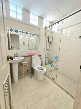 For Sale: 3-Storey Townhouse Only THB 3.9 Million for a spacious 3-storey townhouse with 181.13 sq.m. Rattanathibet area access to two MRT lines.