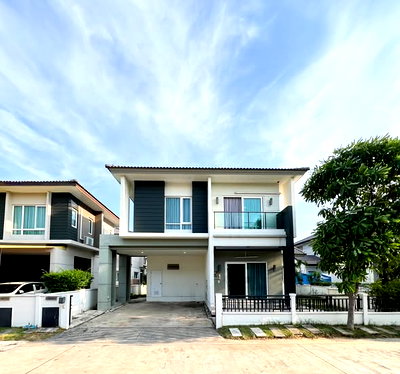Houses for sale Phra Samut Jadee Samut Prakarn : 🔥Modern Detached House for Sale at Centro Prachauthit 90 | Fully Equipped | Great Location
