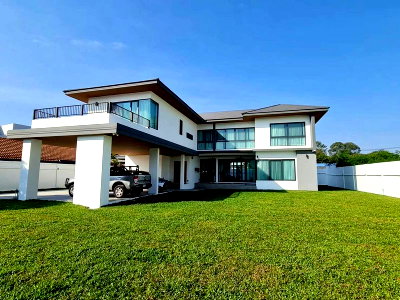 Houses for sale Rubberland : Luxury house in Pattaya, prime location, Praraphanimit Ruamsuk 11.