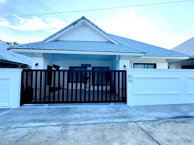 Houses for sale Frost Magical Ice of Siam : House for Sale Nong Pla Lai Pattaya East 3 Bedrooms Built in