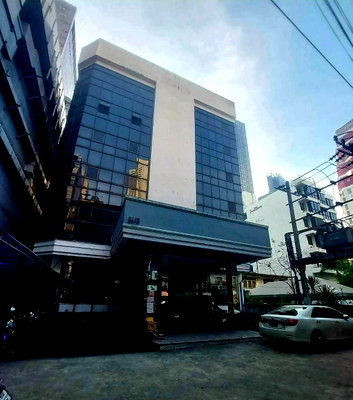 สำนักงาน ถนนพญาไท : ขาย อาคาร 6 ชั้น เนื้อที่ 234 ตร.วา ซอยธนิยะ สีลม และ อาคารพาณิชย์ 5 ชั้น 2 คูหา เนื้อที่ 20.5 ตร.วา ใกล้ BTS ศาลาแดง และใกล้ MRT สีลม ขายรวม 800 ลบ.