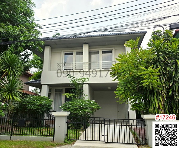 Houses for rent : For rent: 2-story detached house in Bangkok Villa housing estate, near Pradit Manutham Expressway 3. Ready to move in.