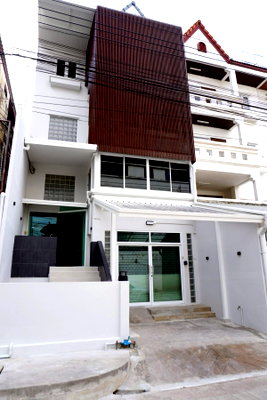 Home office for rent Watthana : For rent: 4-storey home office, only 80 meters from Sukhumvit 71, near BTS Phra Khanong